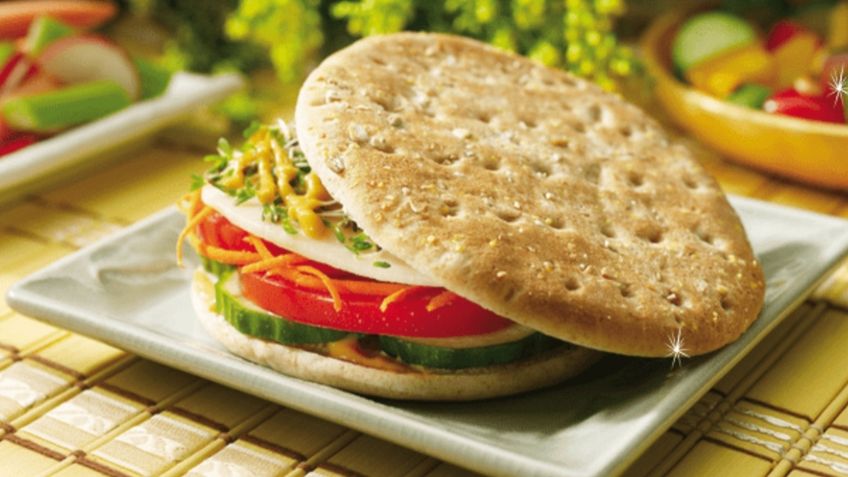 Receta saludable: Así puedes preparar unas deliciosas hamburguesas fit de pollo en solo 10 minutos