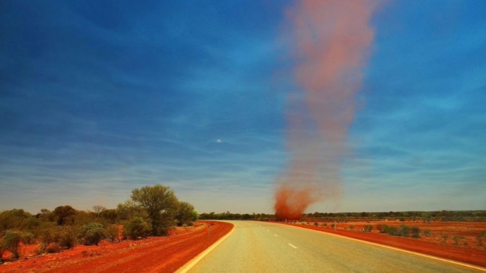 Los Willy-Willy son comunes en los llanos desérticos de Australia e incluso han sido captados en la superficie de Marte.