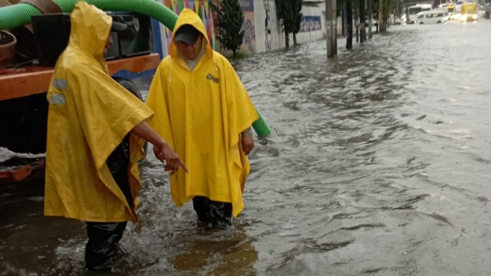 Autoridades ya realizan trabajos para desazolvar el agua