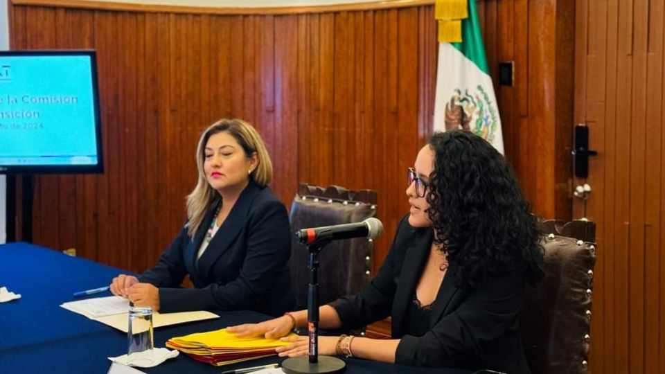 Gabriela Osorio, alcaldesa electa, y Alfa González, actual alcaldesa, instalan la mesa de transición de gobierno.