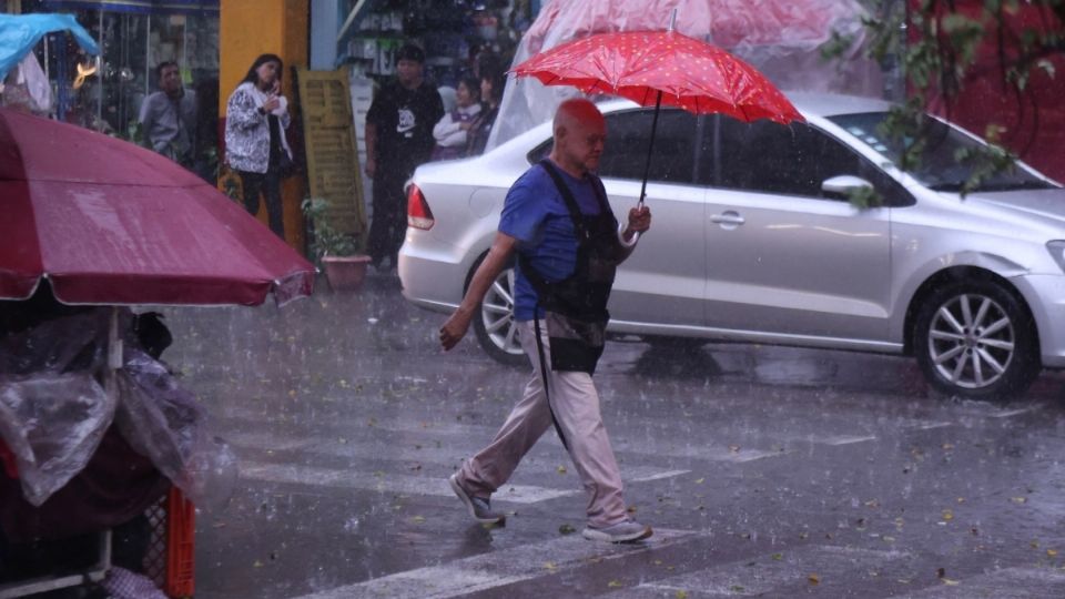 Si bien se prevé un clima nublado para las 15:00 horas, intervalos de chubascos con lluvias puntuales fuertes de 25 a 50 mm, tienen probabilidades de presentarse