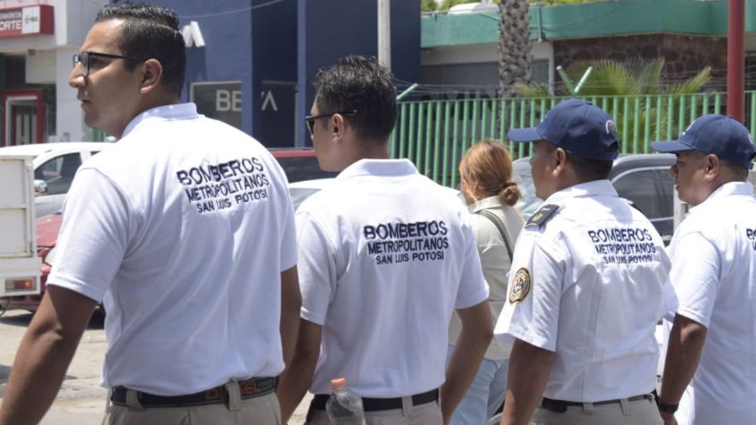 Bomberos metropolitanos de San Luis Potosí marchan en demanda de mejoras laborales