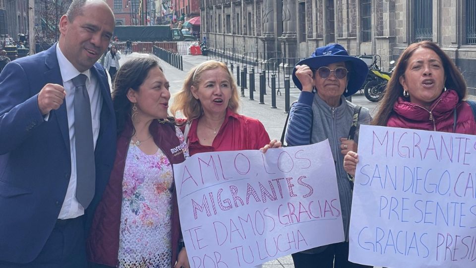 Un grupo de mexicanos residentes en el extranjero encabezados por el diputado federal migrante Manuel Alejandro Robles Gómez, expresaron el rechazo a la discriminación.