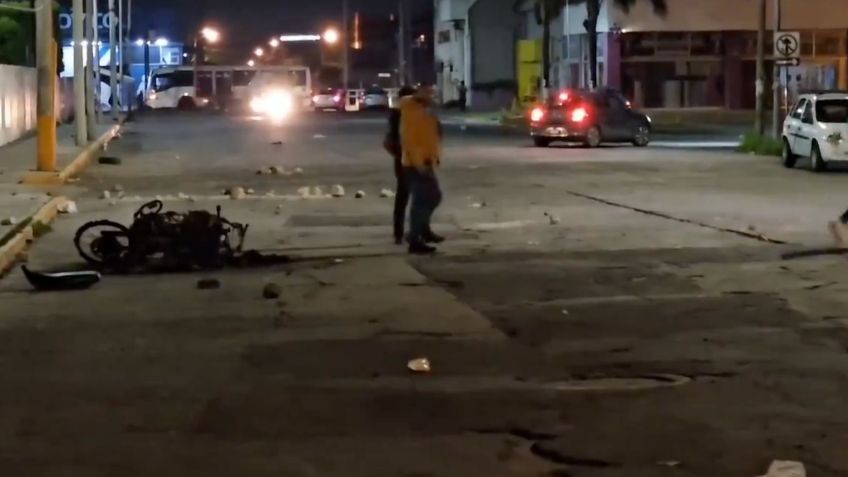 Se desata la campal entre policías y comerciantes en el Mercado Hidalgo