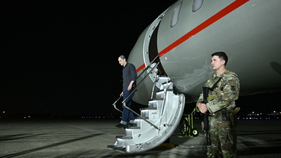 Los presos norteamericanos llegaron a un aeródromo ubicado en Virginia.