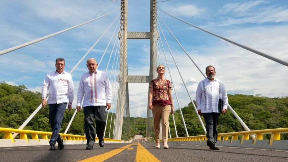 El titular de la SICT destacó que por iniciativa del Presidente se construye en este mismo municipio otro puente de gran magnitud, el Puente Rizo de Oro