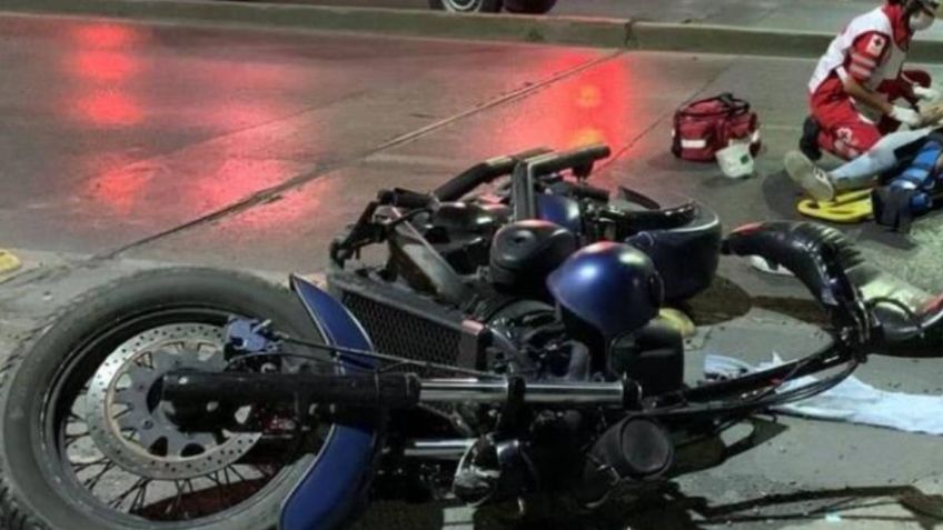 IMÁGENES FUERTES: motociclista pierde la vida tras chocar contra una camioneta a exceso de velocidad