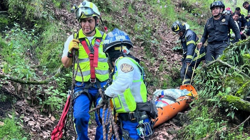 VIDEO: rescatan a joven que cayó dentro del cráter del volcán Xitle en Tlalpan