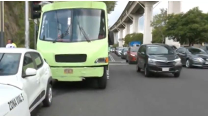 Carambola en Santa Fe: camión de transporte pierde el control y embiste a dos vehículos en Vasco de Quiroga