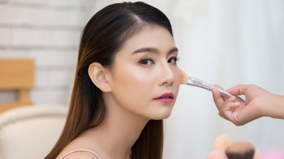 Aprende a maquillarte como coreana y crea tu propio labial.