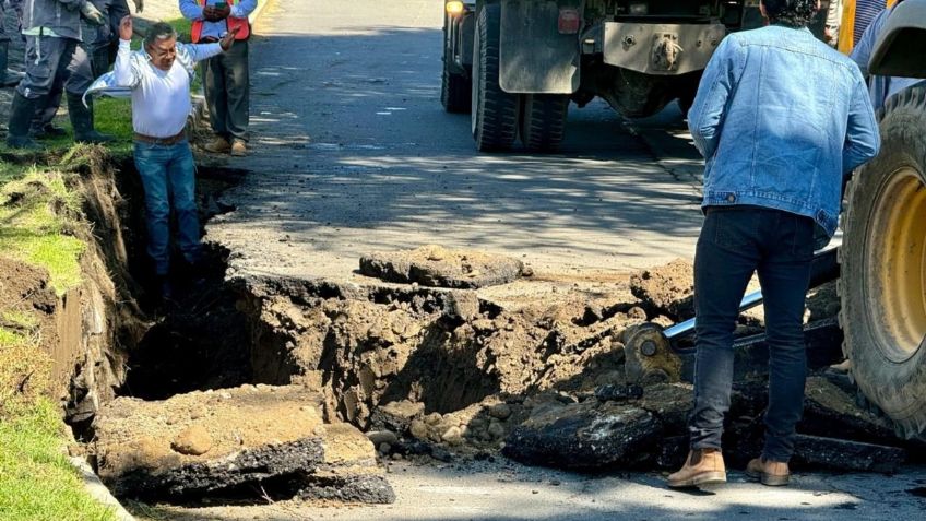 Se abre socavón con profundidad de 1.80 metros en Toluca ante filtración en el Río Verdiguel