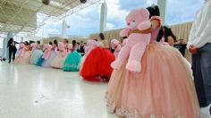 Comerciantes de "La Calle de las Novias" regalan 80 vestidos a quinceañeras con madres presas en penal de Santa Martha