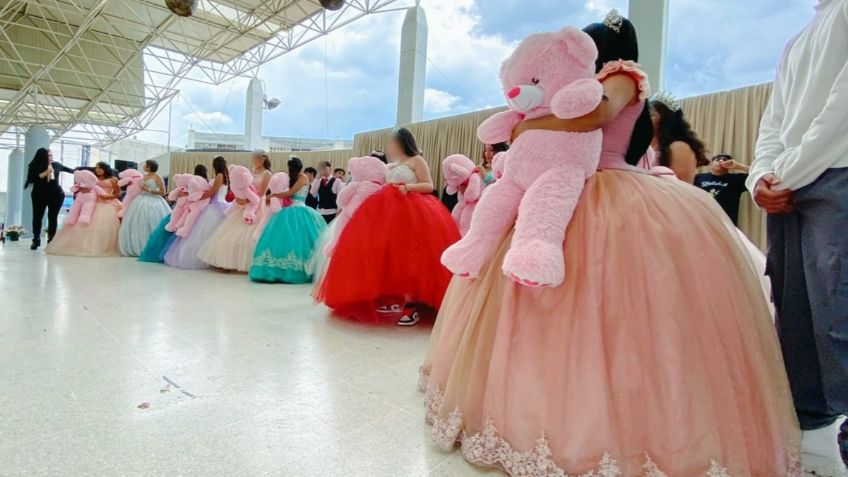 Comerciantes de "La Calle de las Novias" regalan 80 vestidos a quinceañeras con madres presas en penal de Santa Martha