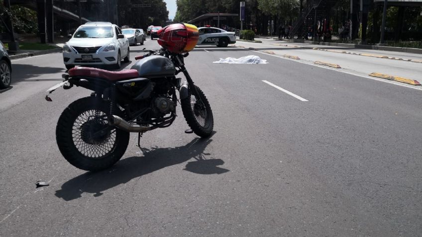 Muere peatón de la tercera edad atropellado por motociclista en Iztacalco frente a puente peatonal