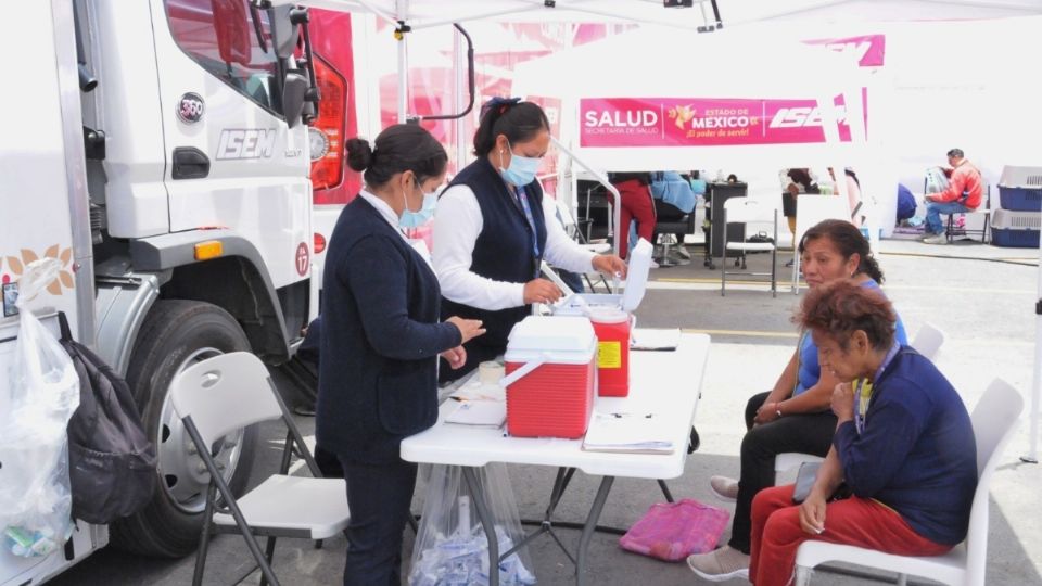 Por instrucciones de la Gobernadora Delfina Gómez Álvarez, se mantiene la presencia de la Caravana de Salud por el Bienestar de Chalco encabezada por el Instituto de Salud del Estado de México (ISEM), con el despliegue de 13 consultorios móviles y 115 profesionales de la salud.