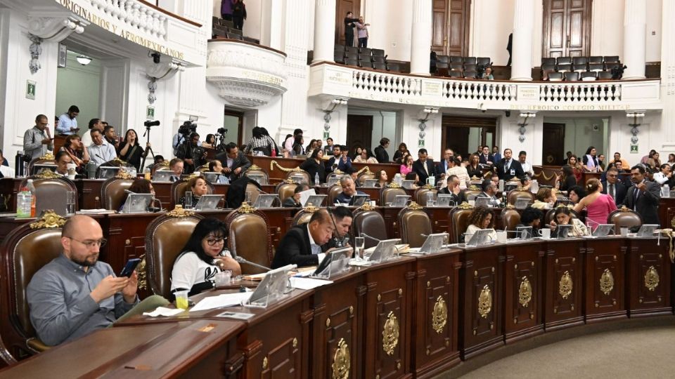 Aprueban que no prescriban delitos vs. menores y Aplazan entrada en vigor de ley 3de3
