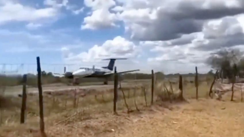 Captan momento exacto en que despega avión en donde secuestraron a "El Mayo" Zambada: VIDEO