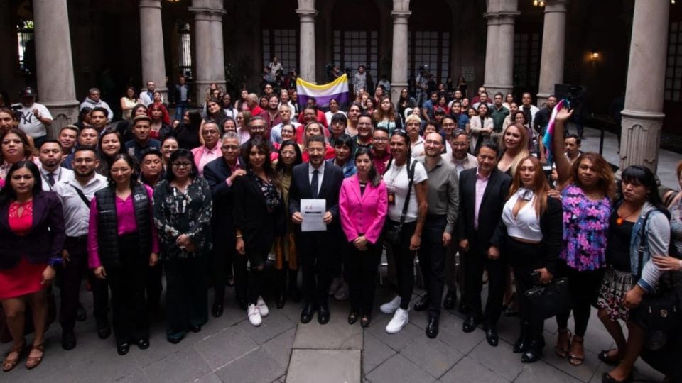 La tipificación del transfeminicidio se suma al trabajo iniciado por la entonces Jefa de Gobierno y hoy Presidenta electa, Claudia Sheinbaum Pardo, en favor de los derechos de las personas de la comunidad LGBTTTIQ+