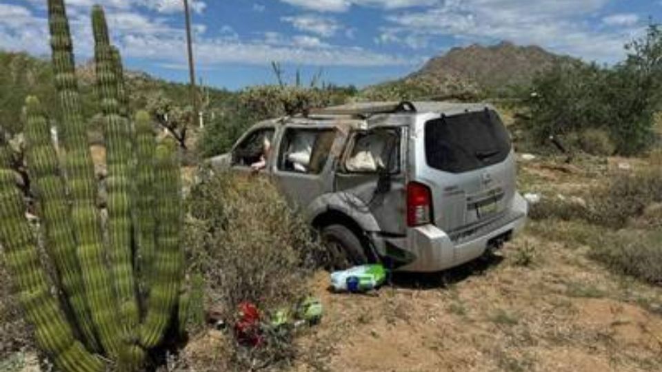 La camioneta volcó en la vía