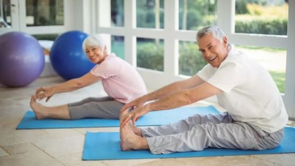 Pilates: estos son los mejores ejercicios con bandas elásticas claves para adultos mayores de 50 años. Fuente: Pinterest