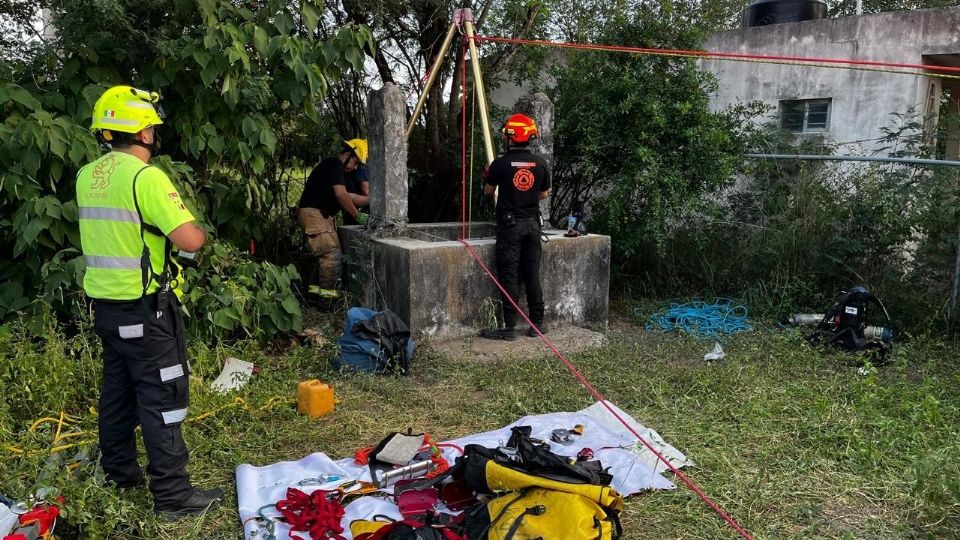 El cuerpo sin vida fue rescatado por los servicios de emergencia.