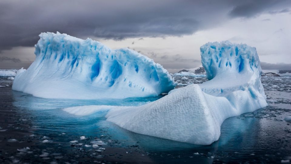 En el glaciar habían 25 turistas.