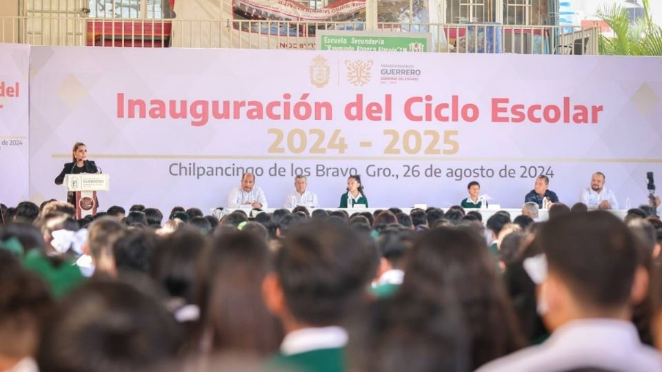 La mandataria estatal llamó a poner un alto al bullying, al acoso escolar y a la violencia desde las aulas.