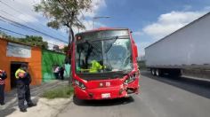 Reportan choque múltiple entre Metrobús y 7 vehículos en Eje 1 Hangares y Santos Dumont