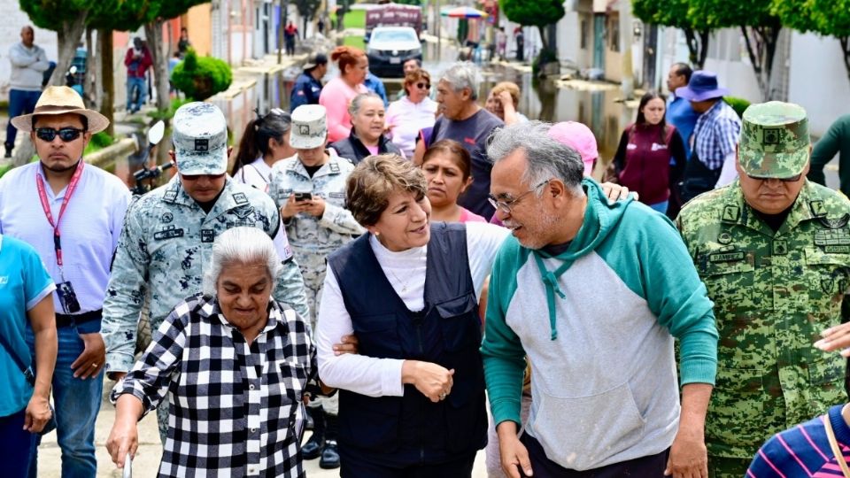 En su sexta visita, la gobernadora Delfina Gómez Álvarez supervisó las acciones de salud y limpieza en calles de Chalco.