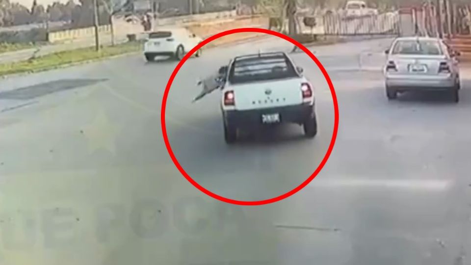 Momento exacto en que una mujer fue embestida por una camioneta