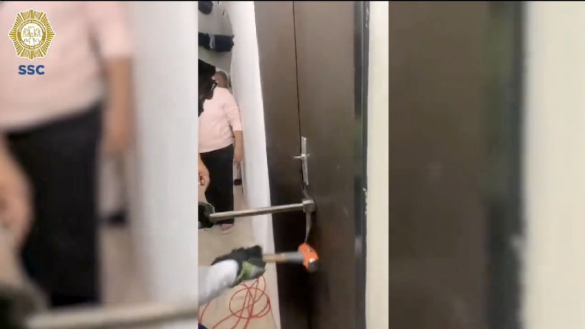 VIDEO: Así fue el rescate de una bebé de un año de edad, atrapada dentro de departamento en Tlatelolco