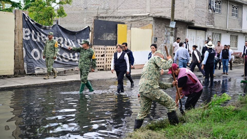 La gobernadora Delfina Gómez Álvarez y la secretaria de Gobernación, Luisa María Alcalde, recorrieron y supervisaron las obras de limpieza que se realizan en Chalco.