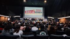 Alcaldía Venustiano Carranza entregó becas para que los jóvenes sigan estudiando