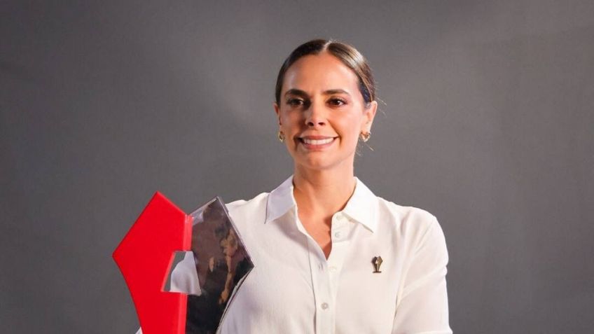 Ana Paty Peralta recibe Premio Nacional por programa para regularizar y llevar servicios a colonias