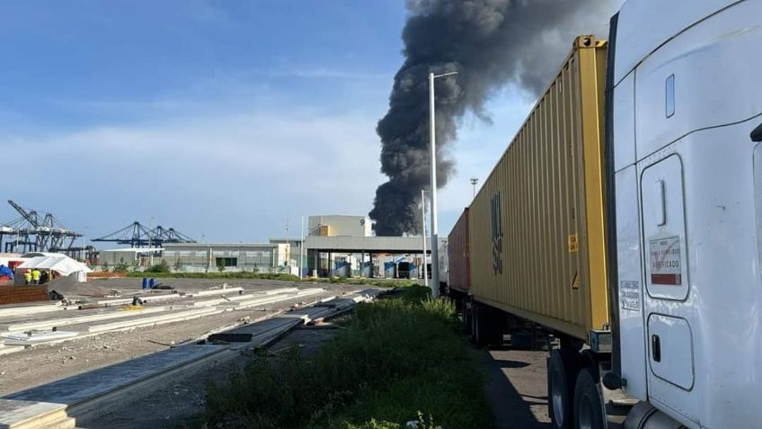 Explosión en Veracruz: contenedor de recinto portuario estalla dejando fuerte incendio