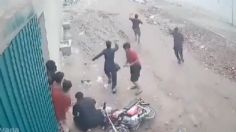 Ladrón falla en su robo y termina recibiendo brutal golpiza, la motocicleta que quería robar no arrancó: VIDEO