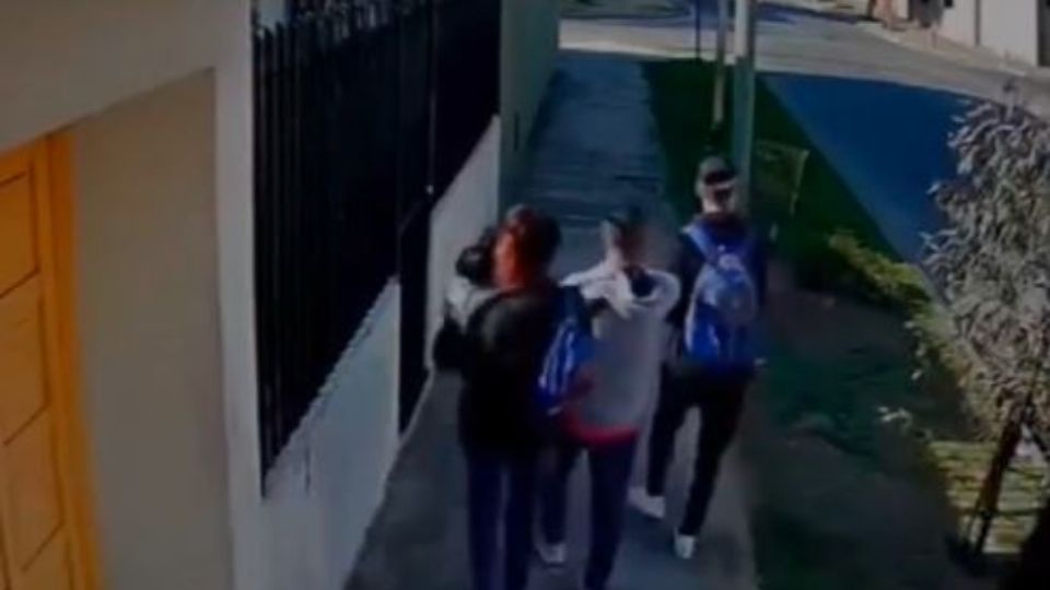 Los delincuentes despojaron a un hombre de su vehículo tras amenazarlo con dispararle.