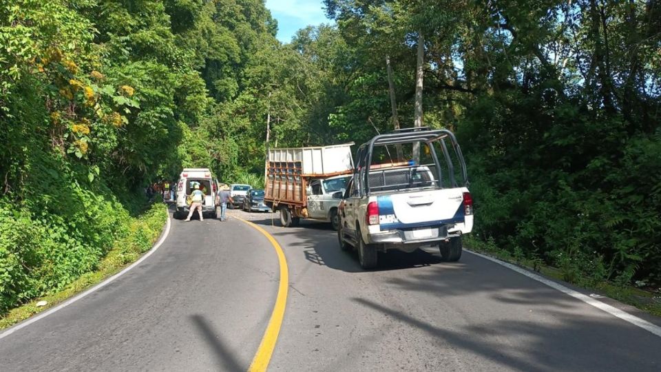 Volcadura de un autobús en carretera