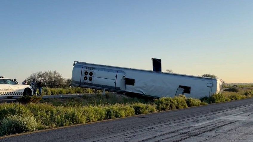 Volcadura de camión deja 2 muertos y 21 lesionados en Zacatecas