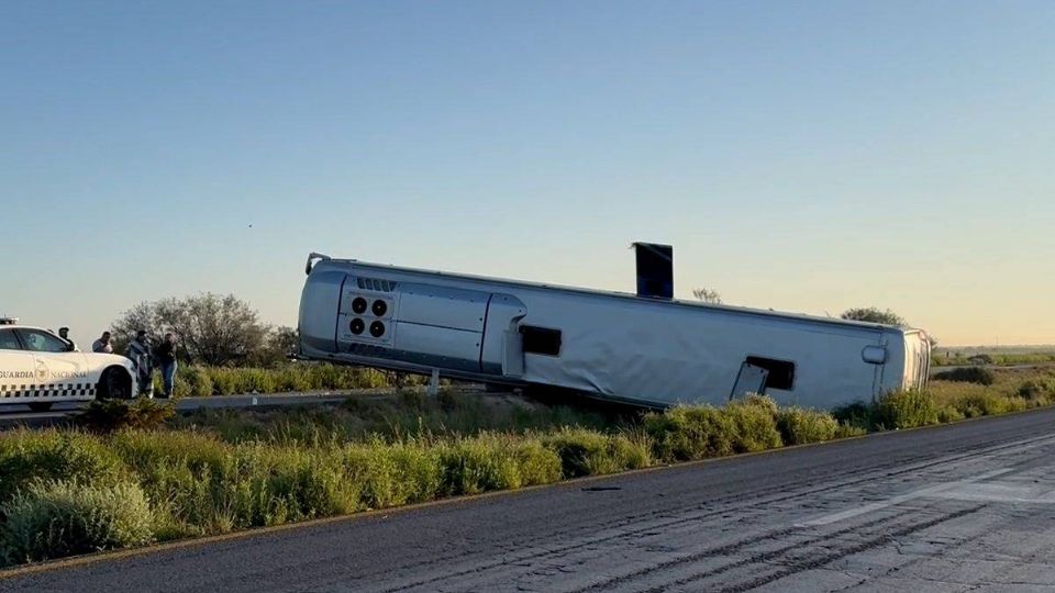 Volcadura deja 2 muertos