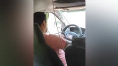 VIDEO: Chofer otaku conduce combi mientras ve anime en Hidalgo y es exhibido en redes