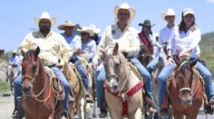 Más de 450 jinetes recorren 85 km en la Cabalgata General Cepeda-Parras