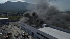 Fuerte incendio en Santa Catarina, NL provoca desalojo de 230 personas