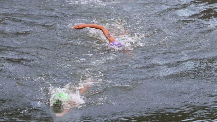 Atleta olímpica es hospitalizada tras nadar en el río Sena, contrajo peligrosa bacteria de E. coli