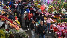 Encuentran a joven colgado en escaleras del Mercado de Jamaica