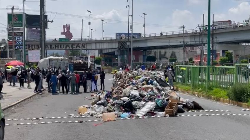 Recolectores de basura bloquean avenida Bordo de Xochiaca; ve alternativas