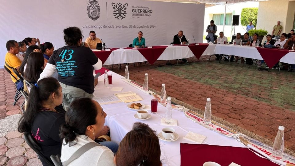 Las familias llegaron a bordo de un autobús.