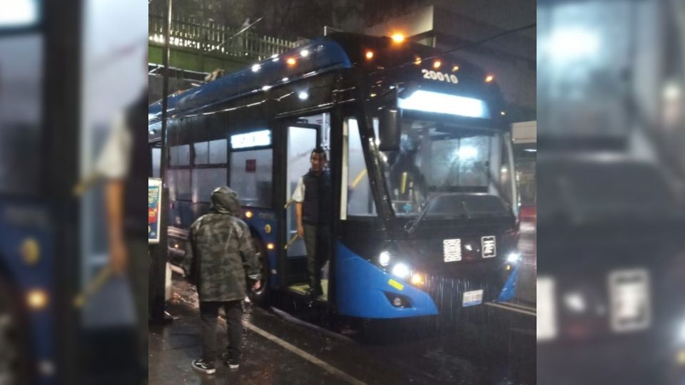 El servicio emergente de transporte es prestado con unidades del trolebús.