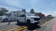 VIDEO: automovilista embiste una reja con tal de no continuar en el bloqueo de la México-Puebla