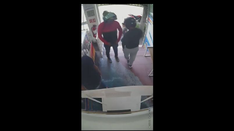 Las imágenes del asalto en una tienda de Cuernavaca quedaron registradas en cámara.